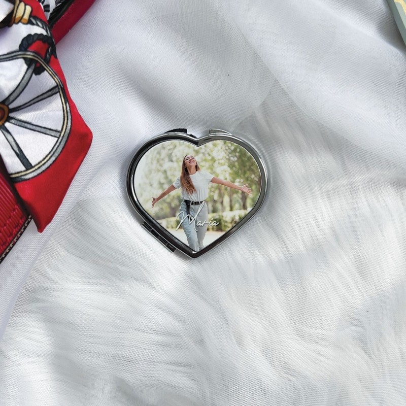 Oglinda de poseta in forma de inima personalizata cu poza si numele Maria