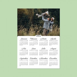 Calendar magnetic personalizat cu o poza si fundal alb